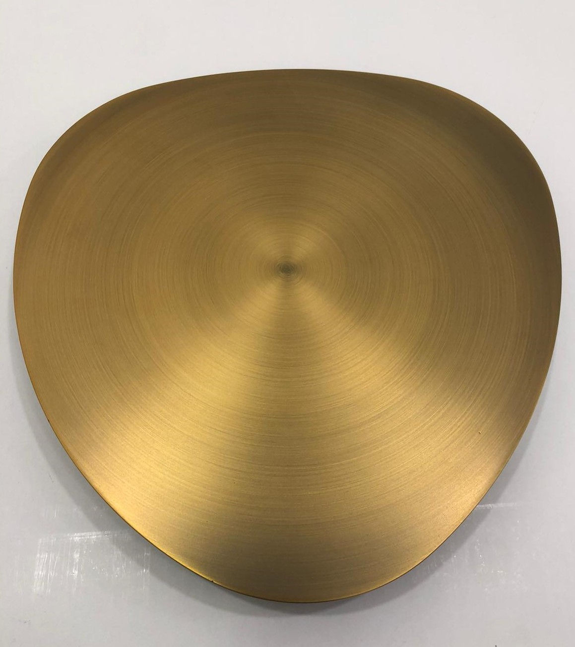 משולש קיר פליז גדול