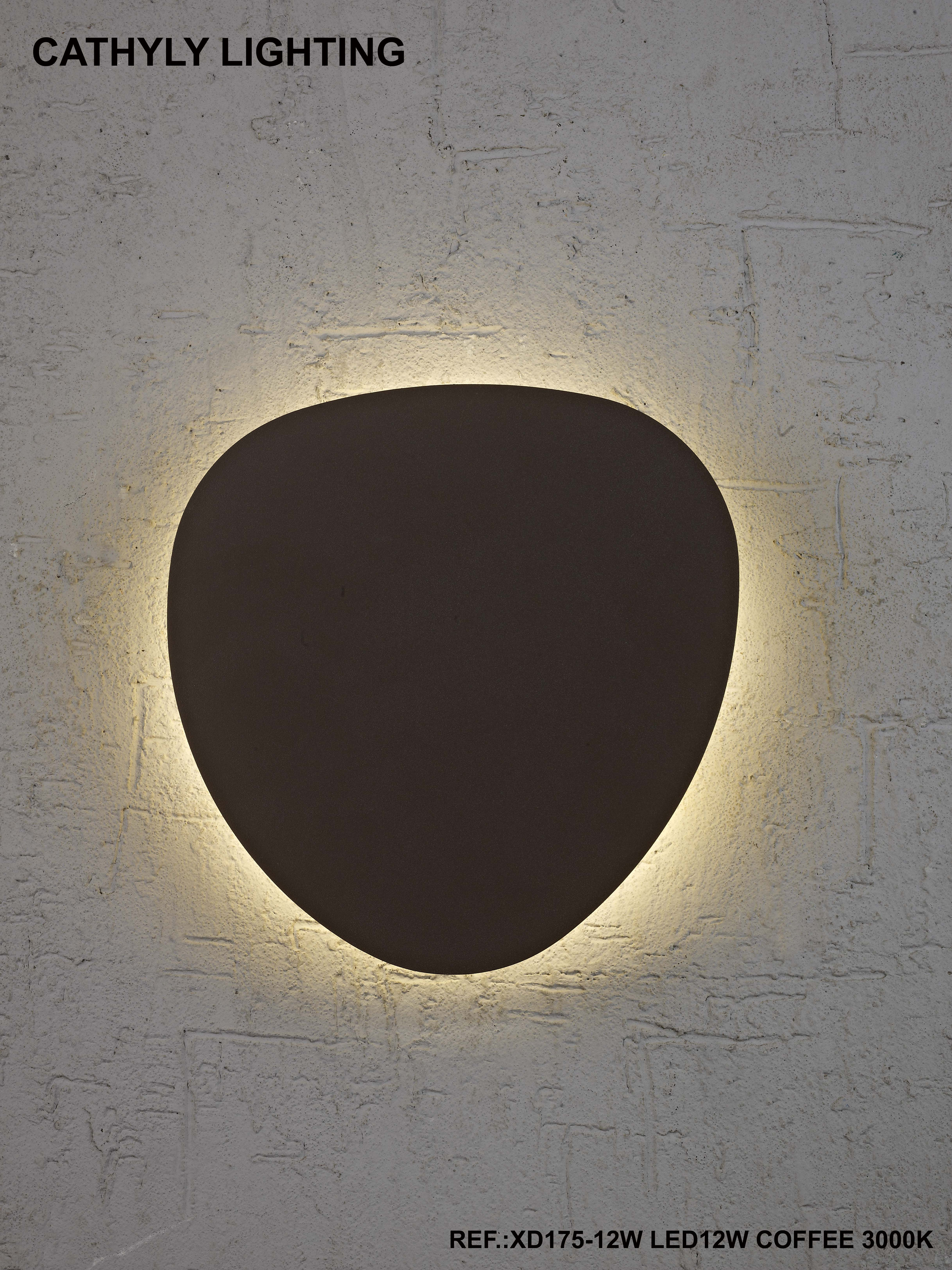 משולש קיר שחור קטן