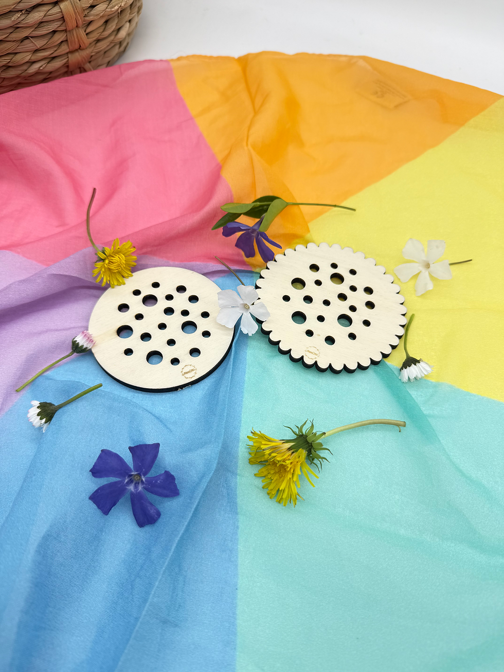 Miniaturbild: Blumenretter Varianten aus Holz und transparentem Acryl – Blumenhalter für Gläser