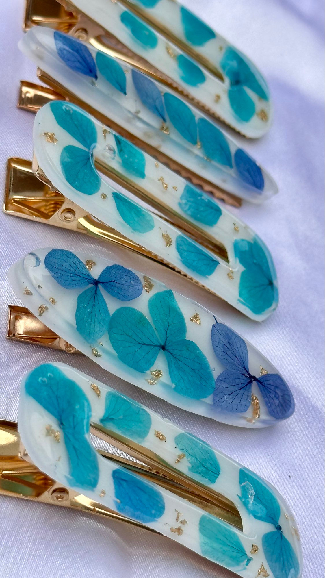 resin flower petal hydrangea blue hairclip