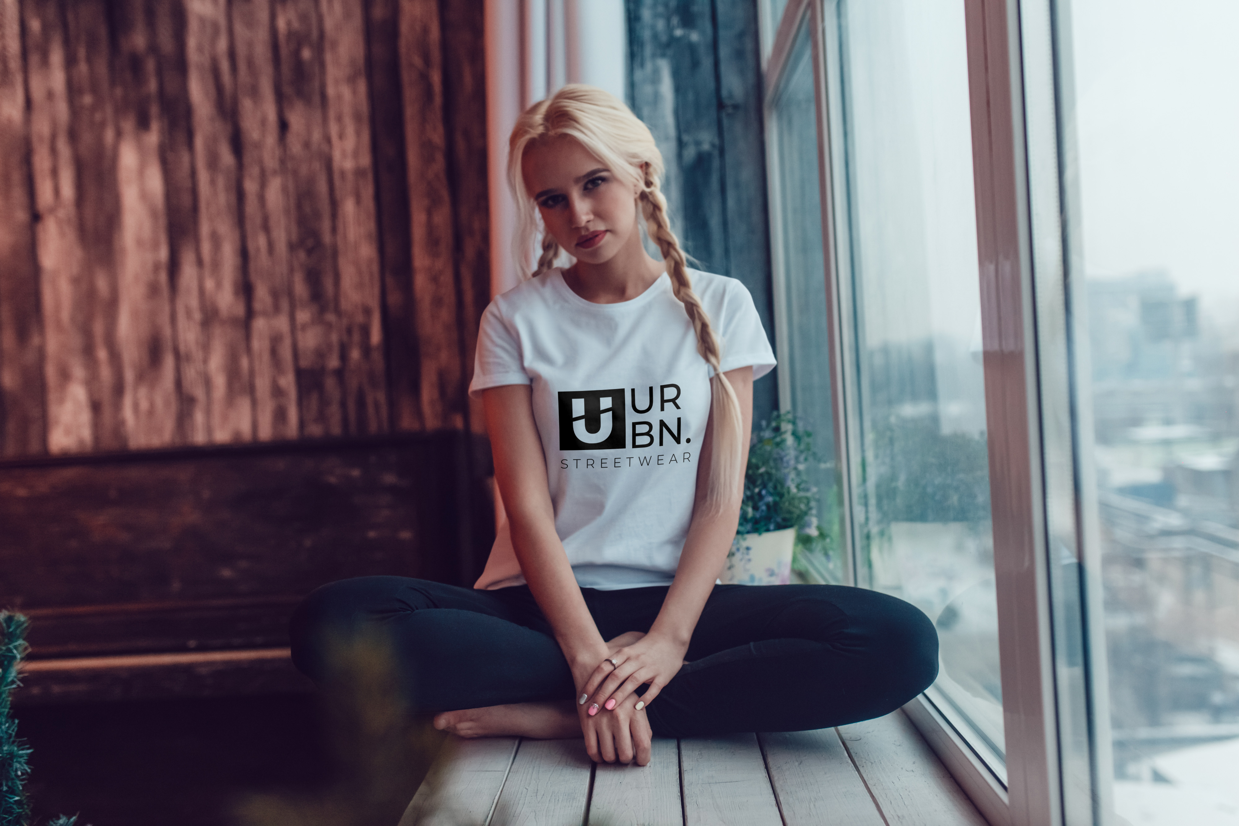 URBN. T-shirt