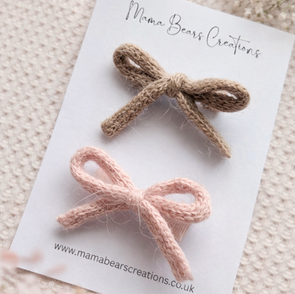 Knitted bow hair clips in brown and pink on neutral background