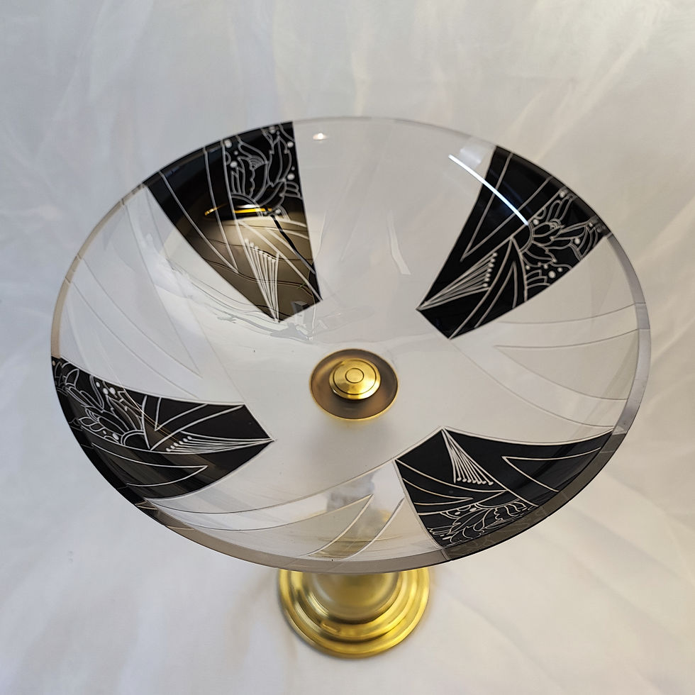 縮圖：Art Deco Centrepiece