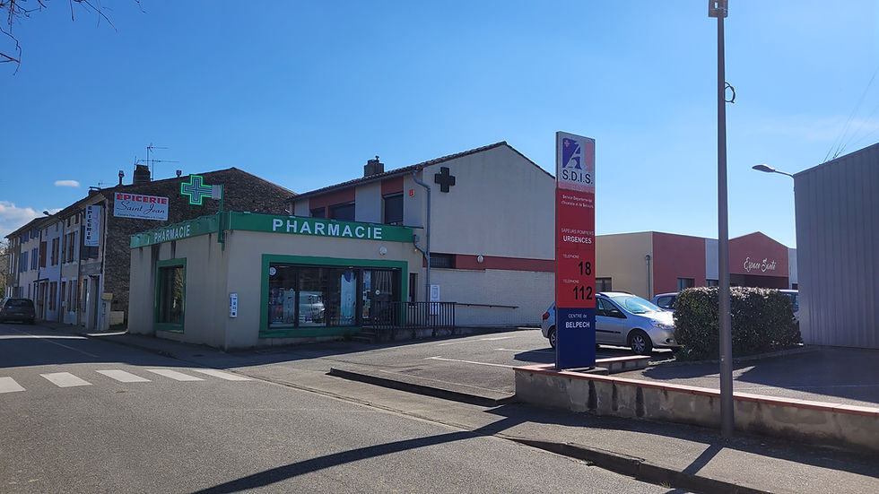Espace santé de Belpech : Locaux professionnels, pharmacie et centre de secours.