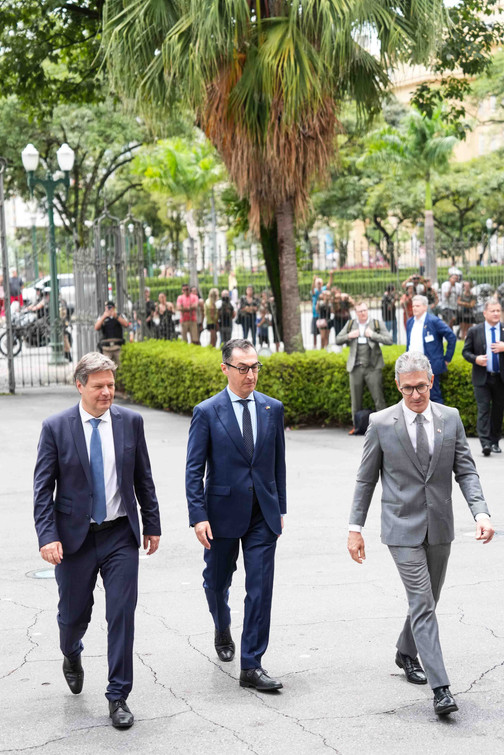 Robert Habeck und Cem Özdemir werden in Brasilien begrüßt