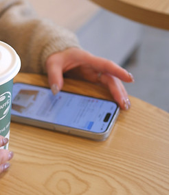 Right hand holding Chaffic bubble tea and left hand on phone