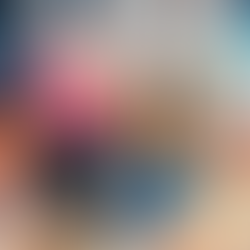 Färger och penslar på bord i Hälsans Hus.