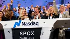 SpaceX Stock Outlook: Investors Weigh Extraordinary Growth Against a Sky-High Valuation