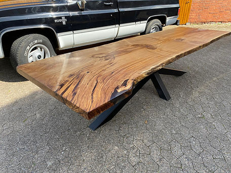 Esstisch Monolith XXL fertig.jpg
