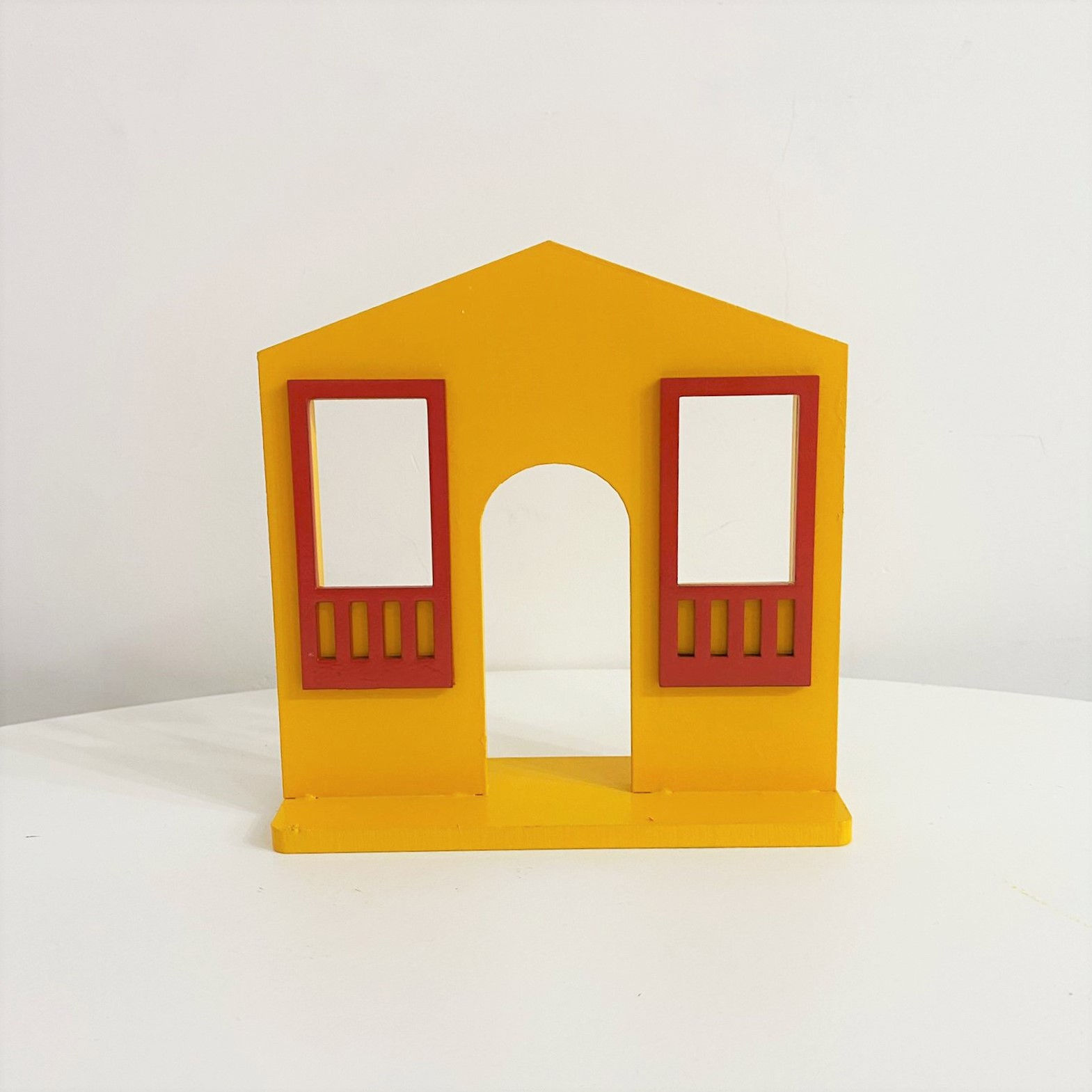 Casa Vila Festa Junina Amarela Com Base