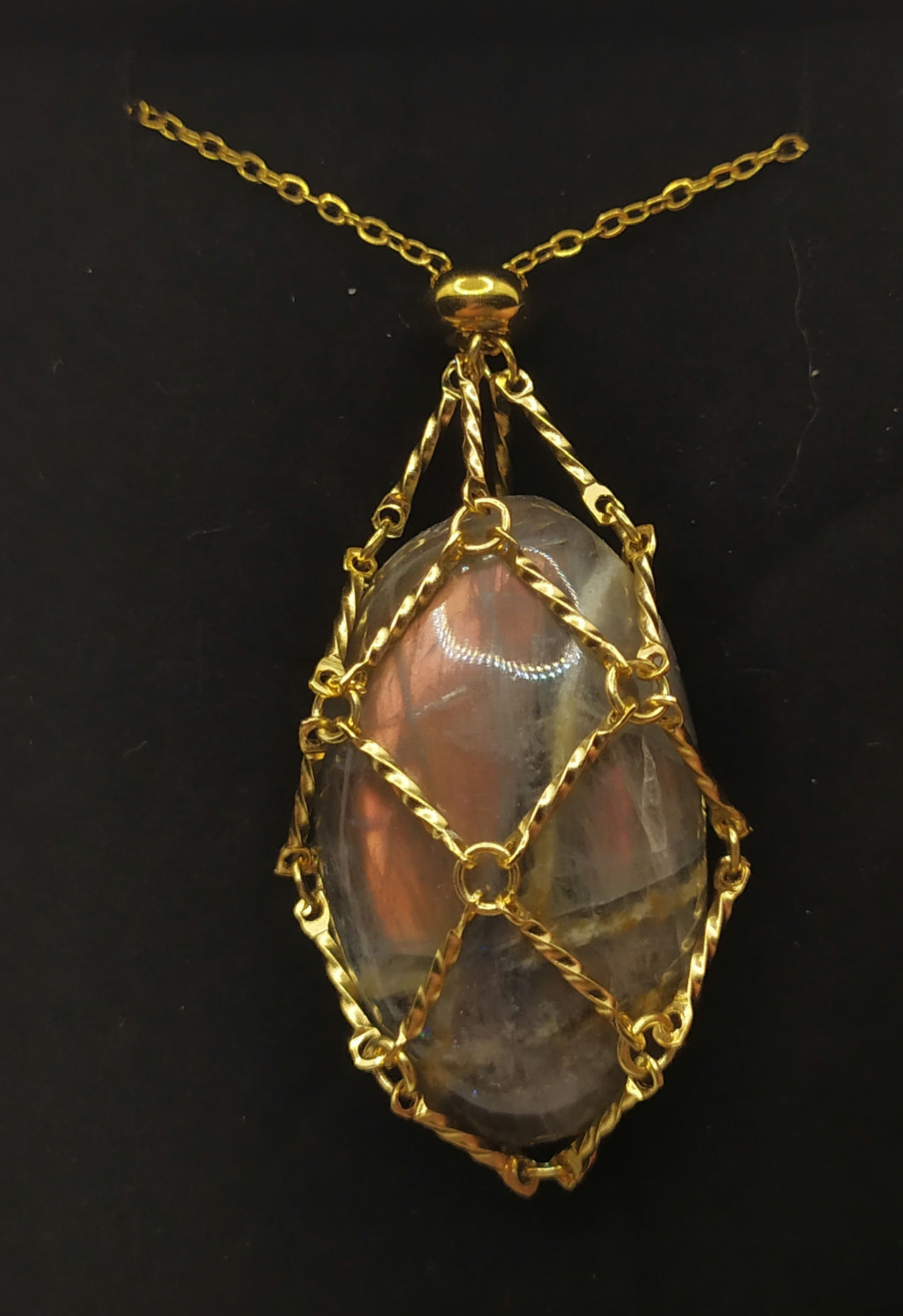 Collier filet doré et labradorite reflets oranger et rose