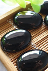 Black-Onyx-Gemstone_edited.jpg