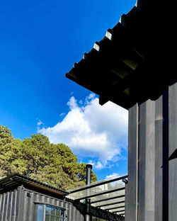 Container housing