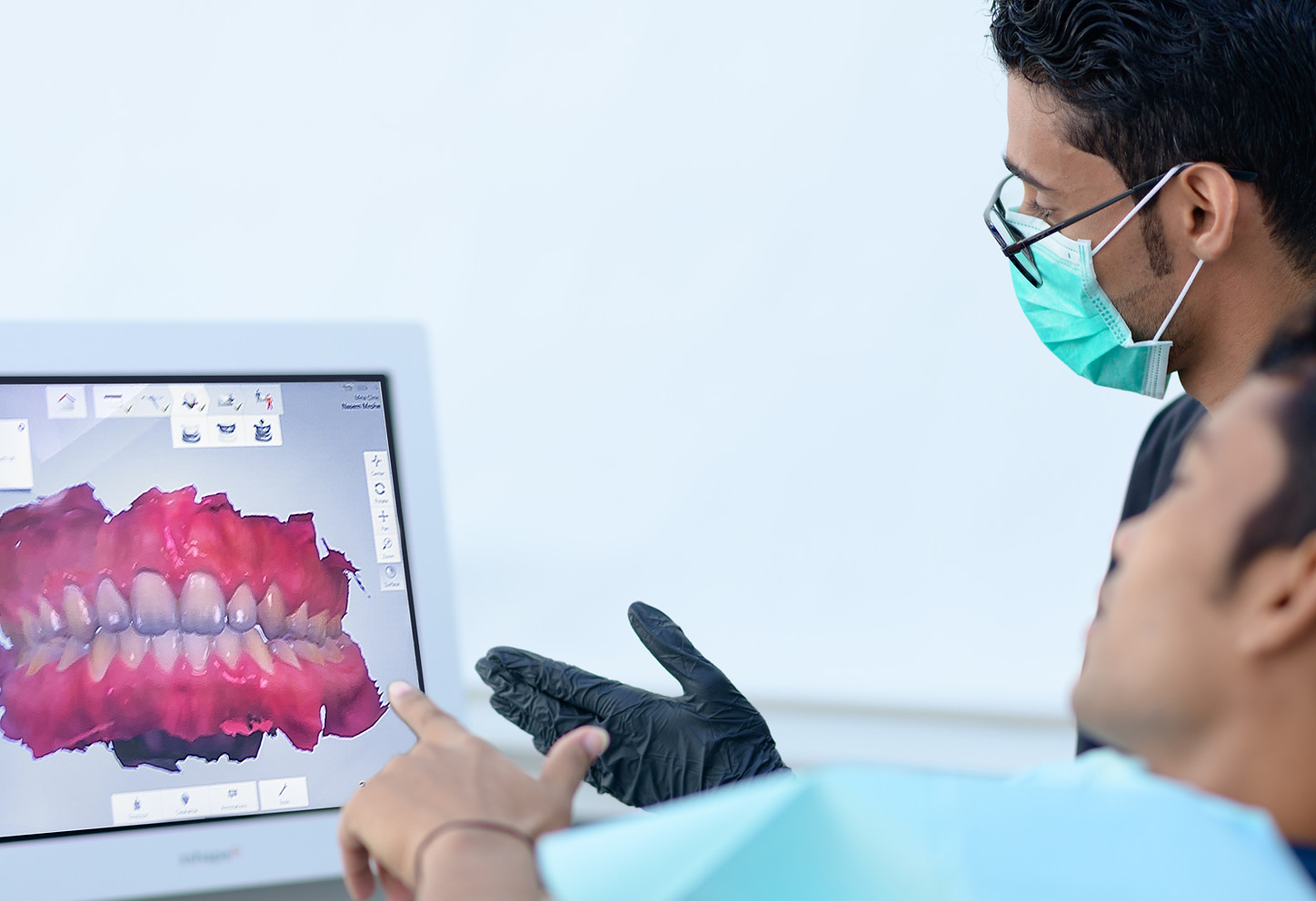 مركز مينا لطب الأسنان.jpg