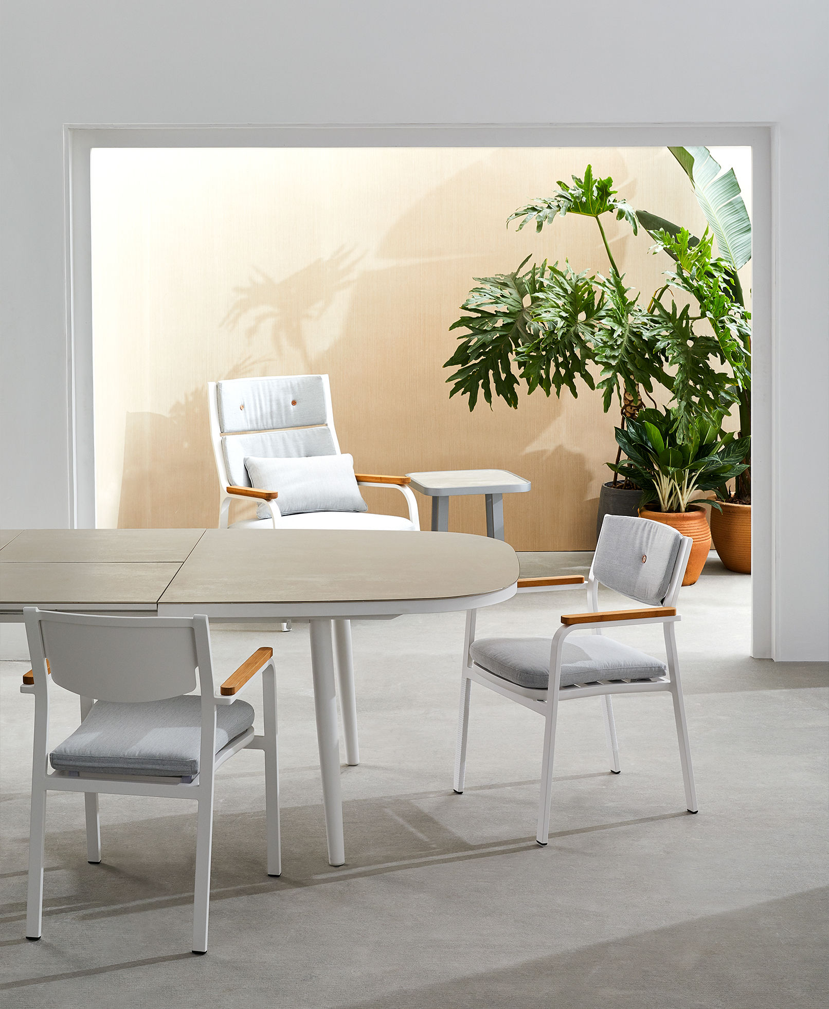 Prage Dining Table
