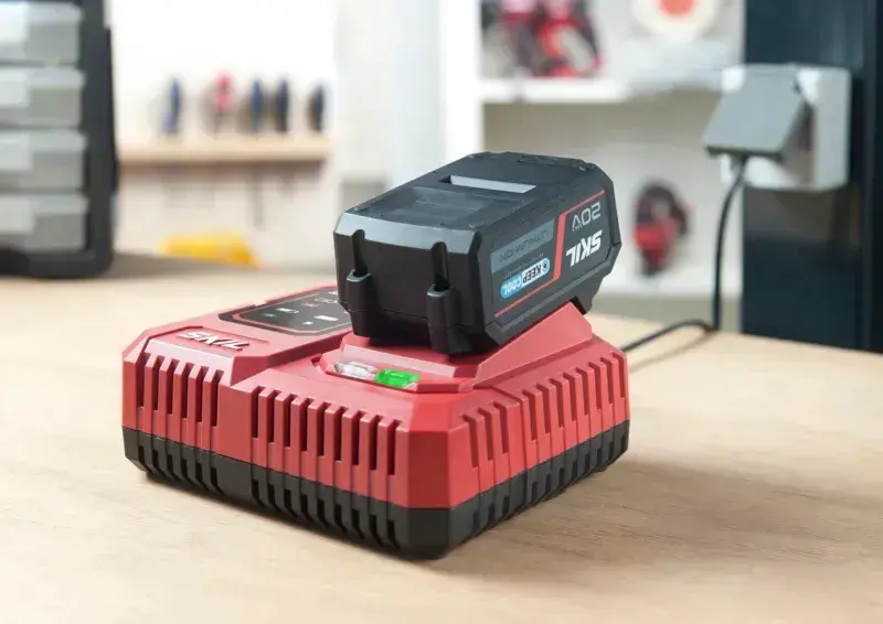 Прев'ю: Зарядний пристрій 6A SKIL CR1E3123AA, купити у офіційного дилера у Житомирі.