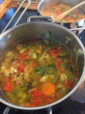 LÆKKER NÆRENDE GRØNTSAGSSUPPE