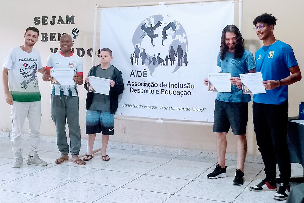 Entrega de certificados de Membros Honorários da AIDÊ em julho de 2025