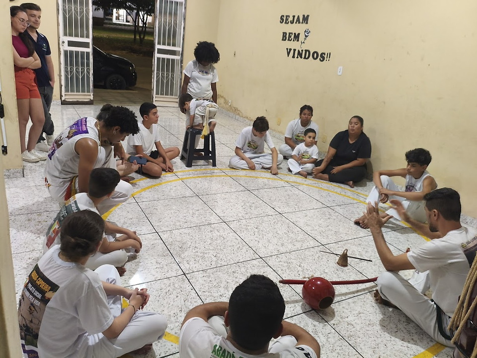 Turma da AIDÊ no Setembro Amarelo em Ipatinga com capoeira e acolhimento.