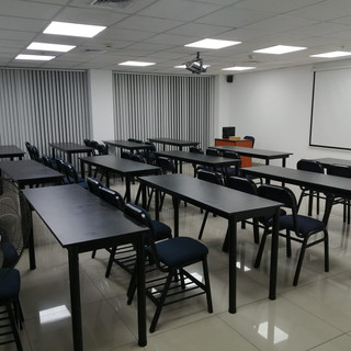 Sala de capacitacion en Arenales.jpeg