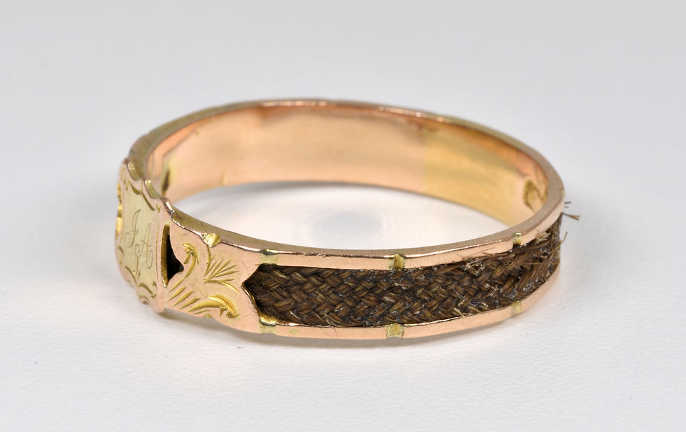 Thumbnail: Antique Victorian 18ct Gold Plaited Hair Mourning Ring