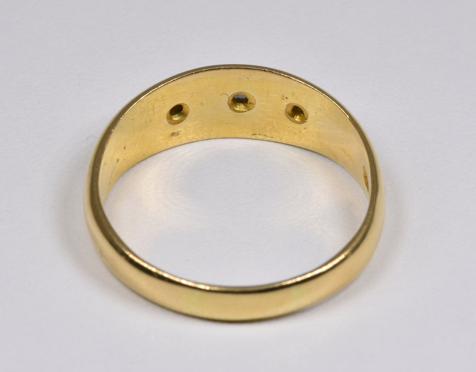 Thumbnail: Antique Edwardian 18ct Gold 3 Stone Diamond Gypsy Ring, (Chester, c1905)