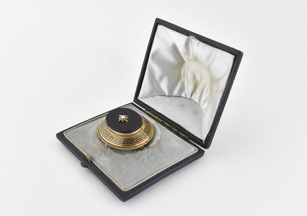 Thumbnail: Antique Victorian 18ct Gold Onyx Pearl Mourning Brooch