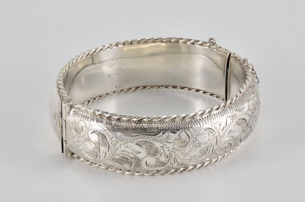 Thumbnail: Vintage Solid Silver Hinged Bracelet