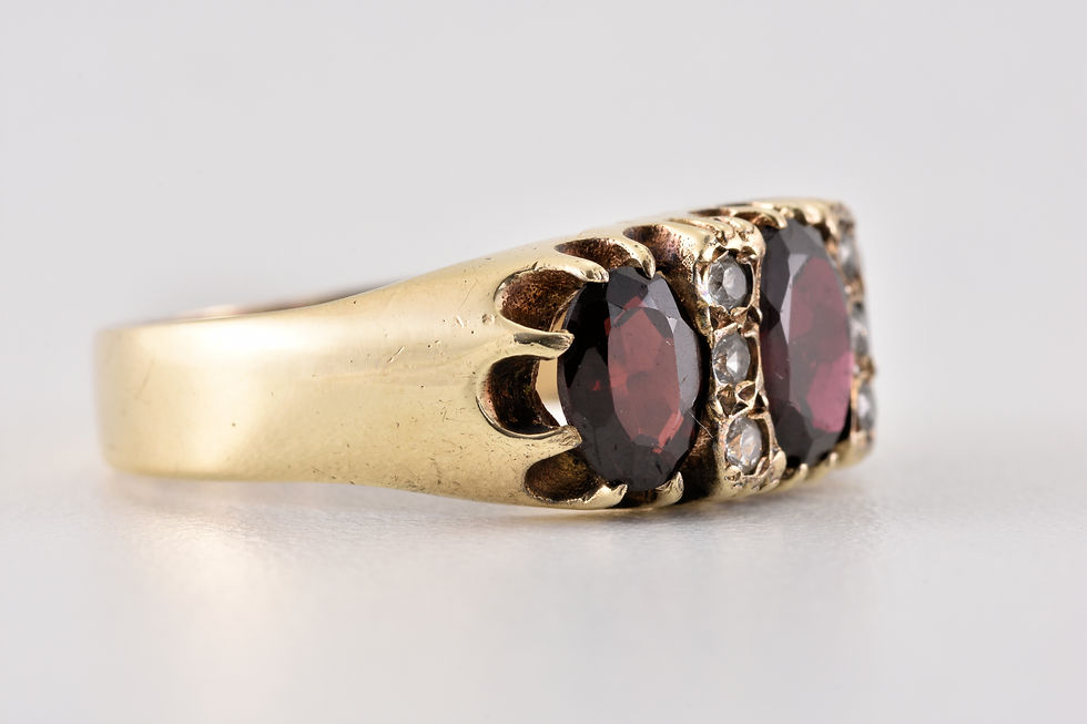Vintage 9ct Gold Garnet & Goshenite Ring