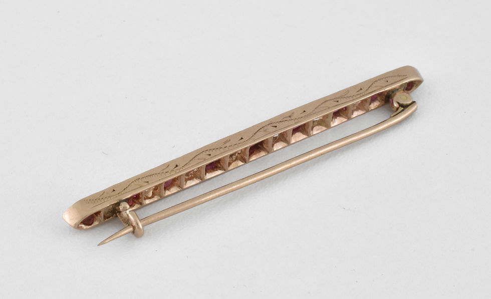 Thumbnail: Antique Edwardian 18ct Gold Spinel Bar Brooch