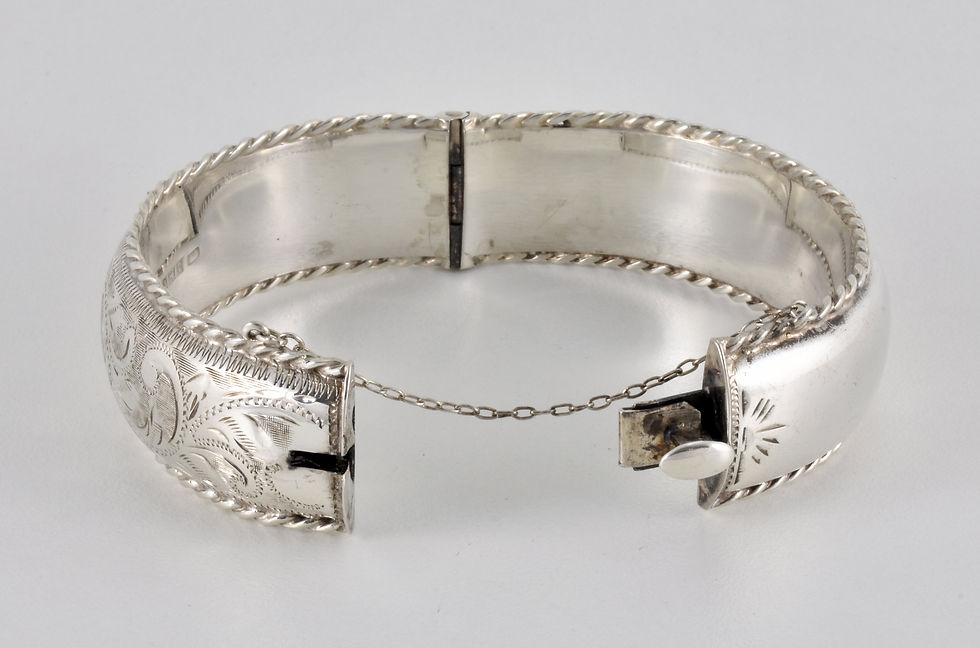 Thumbnail: Vintage Solid Silver Hinged Bracelet