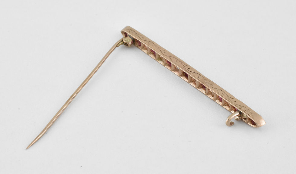 Thumbnail: Antique Edwardian 18ct Gold Spinel Bar Brooch