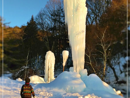 蓼科ブルーの青空に映える氷柱
