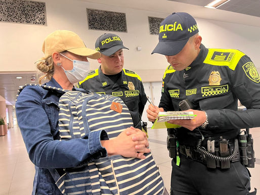 Dos comparendos recibió mujer que insultó a policías en el Aeropuerto El Dorado