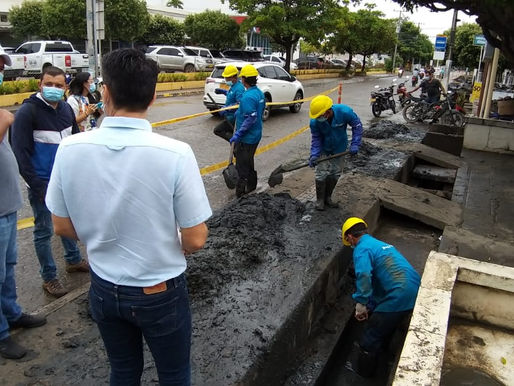 La Alcaldía de Montería realiza limpieza en la red de canales a cargo del municipio