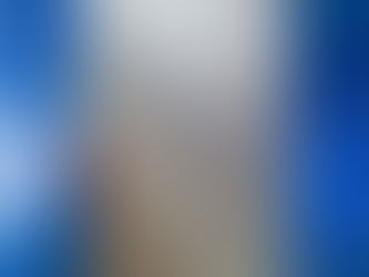 Barristas salen a la carretera y se atraviesan a los camiones de carga