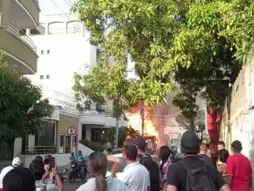 Voraz incendio en el centro de Montería.