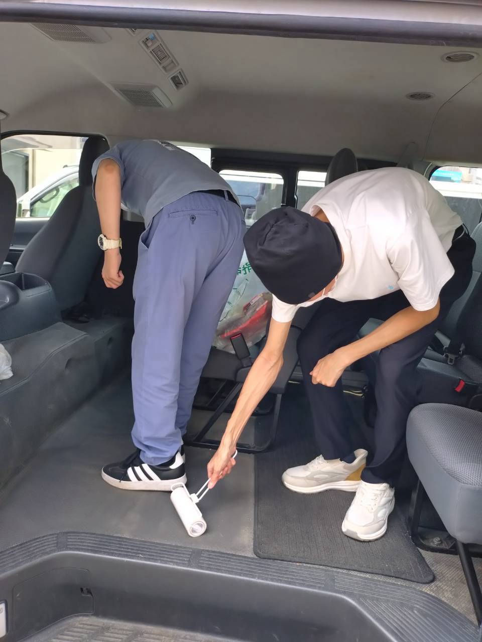 🚐自分たちが乗る送迎車を、みんなでピカピカに✨