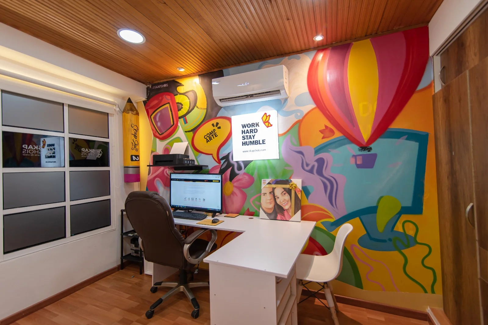 SERVICE-MURAL-PAINTING-SKAPSHOIS-GRAPHIC-DESIGN-AGENCY.webp