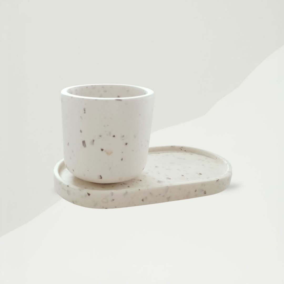 Plateau et réceptacle ovale | Jesmonite | Terrazzo fin brun et moutarde