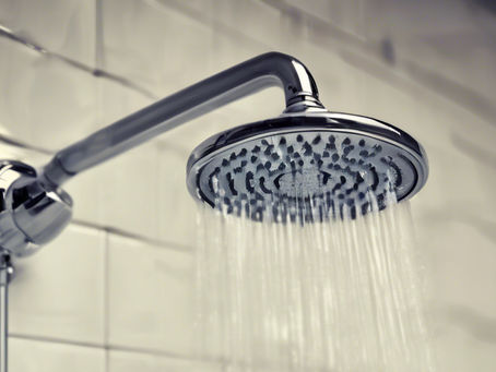 Waarom stinkt de afvoer van de douche?