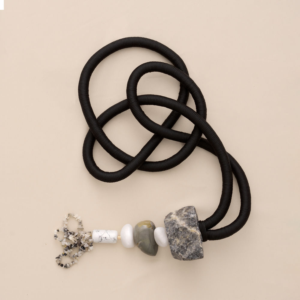 Interseção Mineral — escultura contemporânea ÂNIMA BRUTA em estrutura escultórica em fio náutico, 86 cm