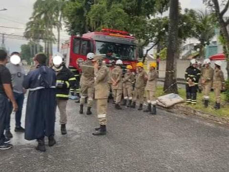 Incêndio em abrigo para jovens mata três crianças e uma mulher e deixa 15 feridos no Recife