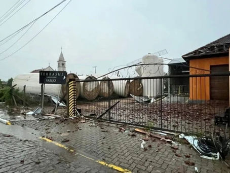 Vendaval provova destruição no interior de Flores da Cunha