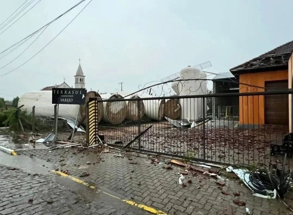 Vendaval provova destruição no interior de Flores da Cunha
