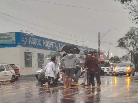 Mulher é atropelada em frente ao hospital de Coronel Bicaco
