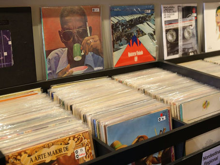 Vendas de vinil ultrapassam as de CD pela primeira vez desde 1987