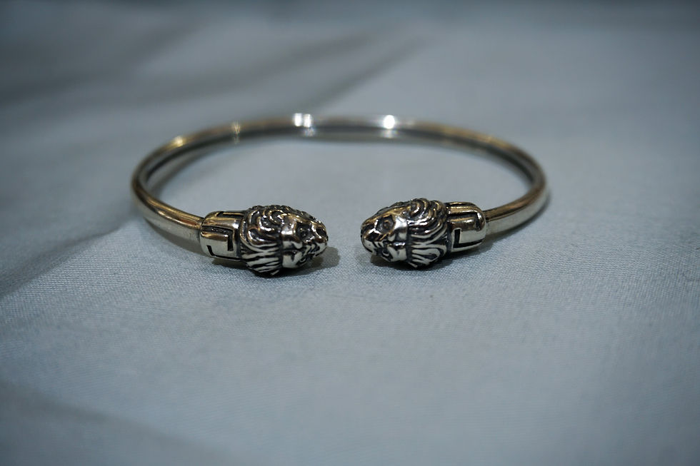 Thumbnail: Silver lions head bracelet