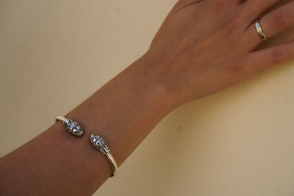 Thumbnail: Silver lions head bracelet
