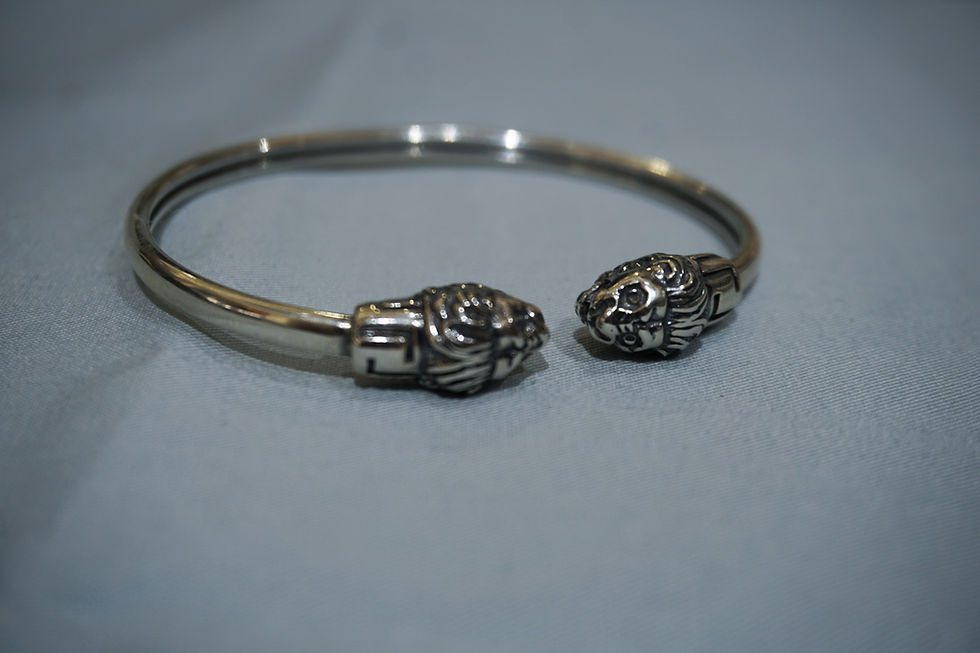 Thumbnail: Silver lions head bracelet